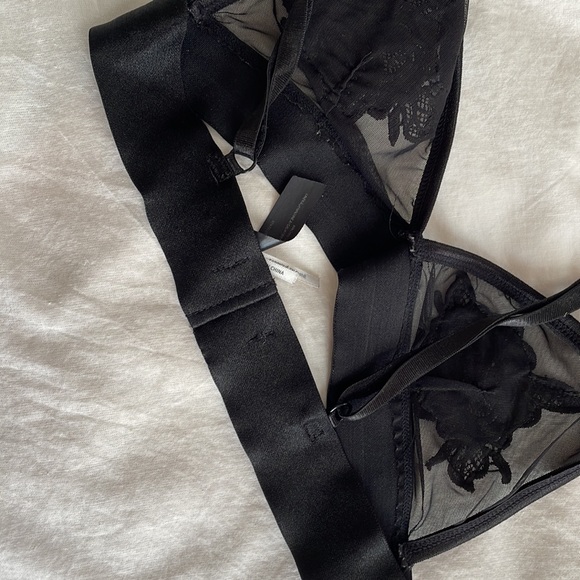 Kimchi Blue Urban Outfitters Black Sheer Triangle Bralette Flower Cover- Medium - Picture 5 of 6